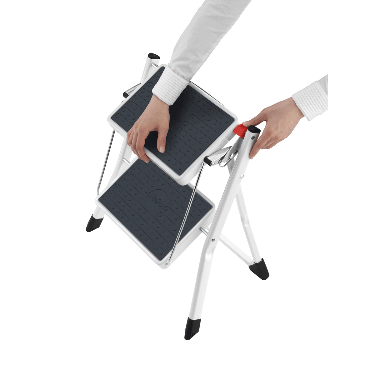 Hailo-MK60-Standardline-Step-Stool-Person-Standing-person-closing-step